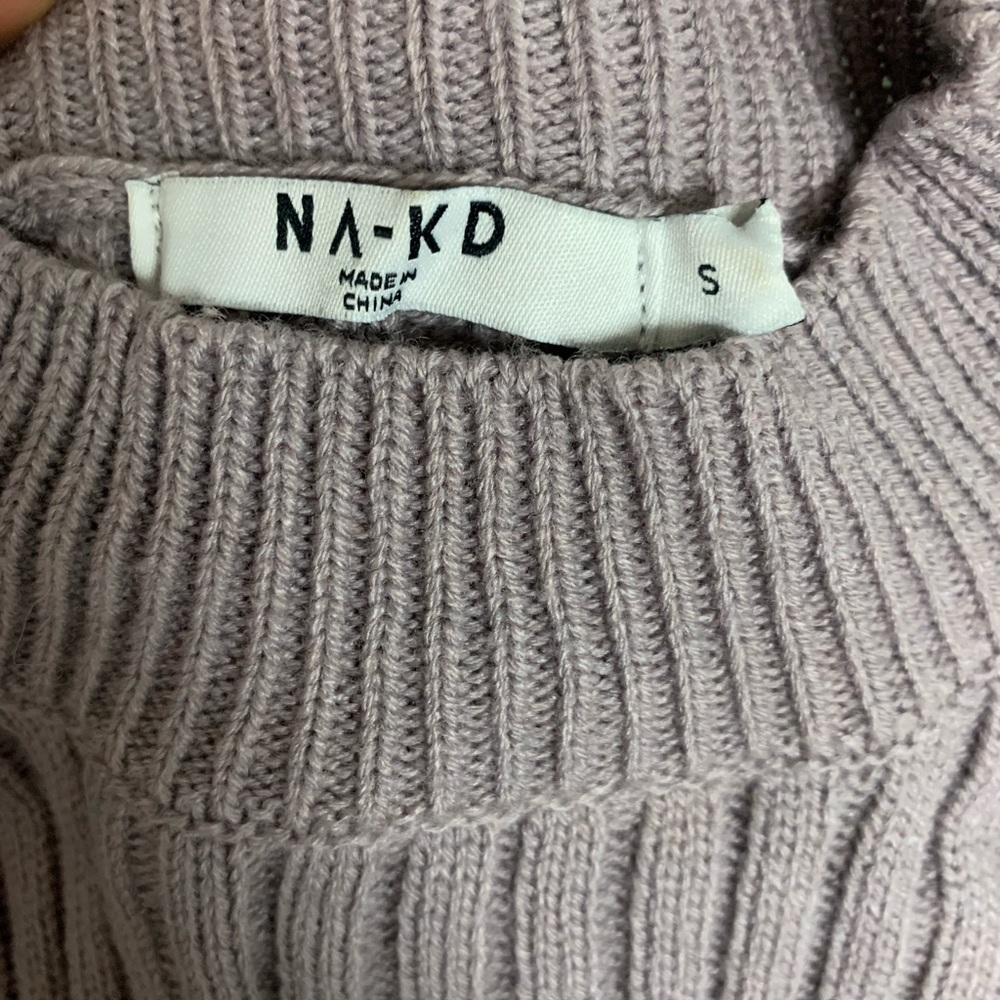 Purple Ruffled Turtle Neck - Picture 2 of 3